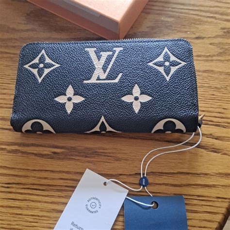 louis vuitton card slot split.